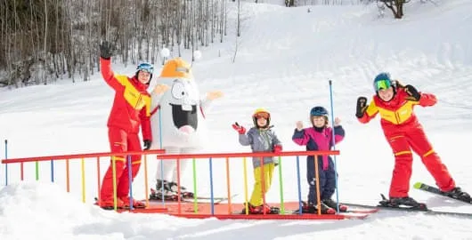 Spielplatz-Schnee Spielplatz-Schnee